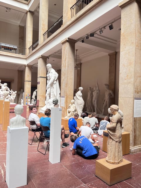 Innsbruck: Drawing Workshop at the University Museum - Accessibility