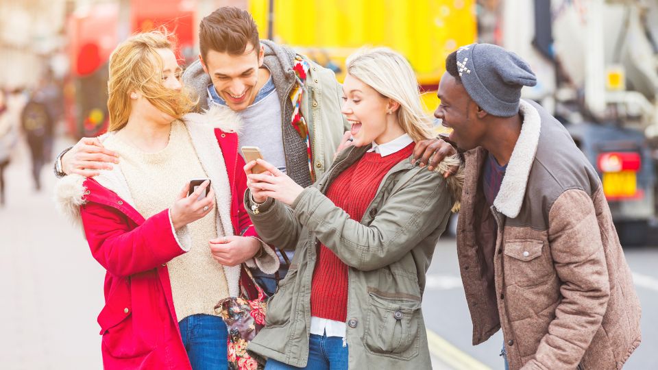 Leicester: Smartphone Treasure Hunt Style Heritage Walks - Elegant New Walk Back in Time