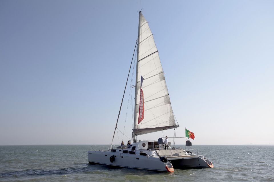 Lisbon 1H Private Tour by SAILBOAT / SAIL or POWER CATAMARAN - Meeting Point and Directions