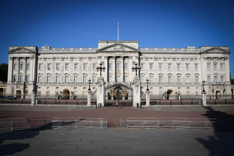 London: Buckingham Palace & Big Ben & Abbey Private Tour - Westminster Abbey Exploration