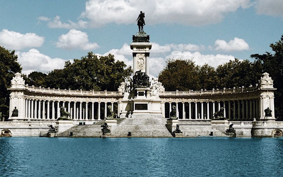 Madrid: Historical Center 2.5-Hour Guided Walking Tour - Tour Duration