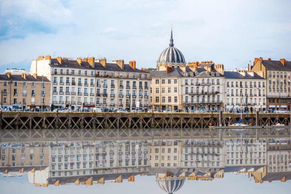 Nantes: First Discovery Walk and Reading Walking Tour - Croisière Cambronne