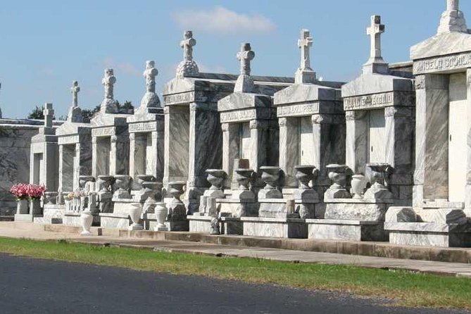 New Orleans City Tour: Cemetery, French Quarter, Garden District - Garden District Insights