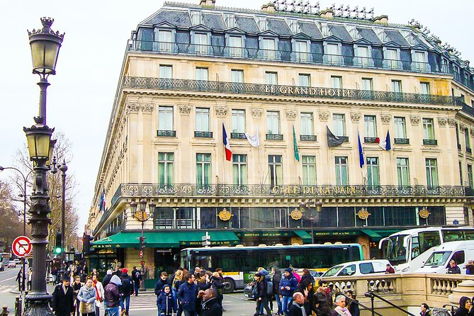 Paris City Tour With Private Friendly Guide and All Must-See Sites - Iconic Photoshoots