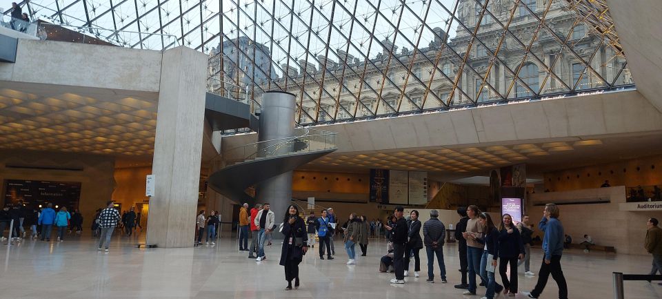 Paris: Louvre Museum Guided Tour of Famous Masterpieces - Masterpiece Exploration