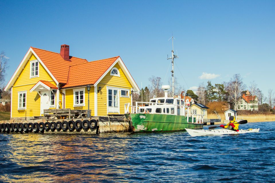 Stockholm: Archipelago Islands Kayak Tour and Outdoor Picnic - Remote Island and Swedish Fika