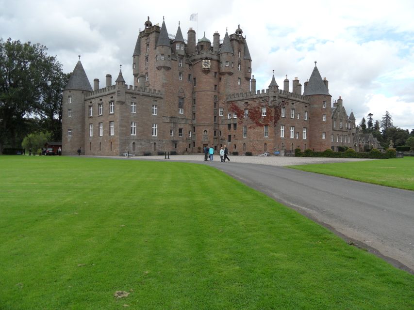 Edinburgh: Private Guided Walking Tour - Marveling at Edinburgh Castle