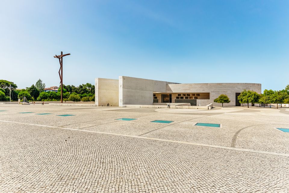 From Lisbon: Fatima, Obidos, Batalha and Nazaré Group Tour - Pricing and Booking