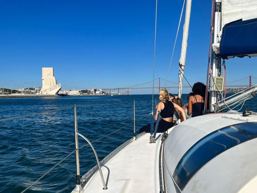 Lisbon: Sailing Sunset - Private Relaxation