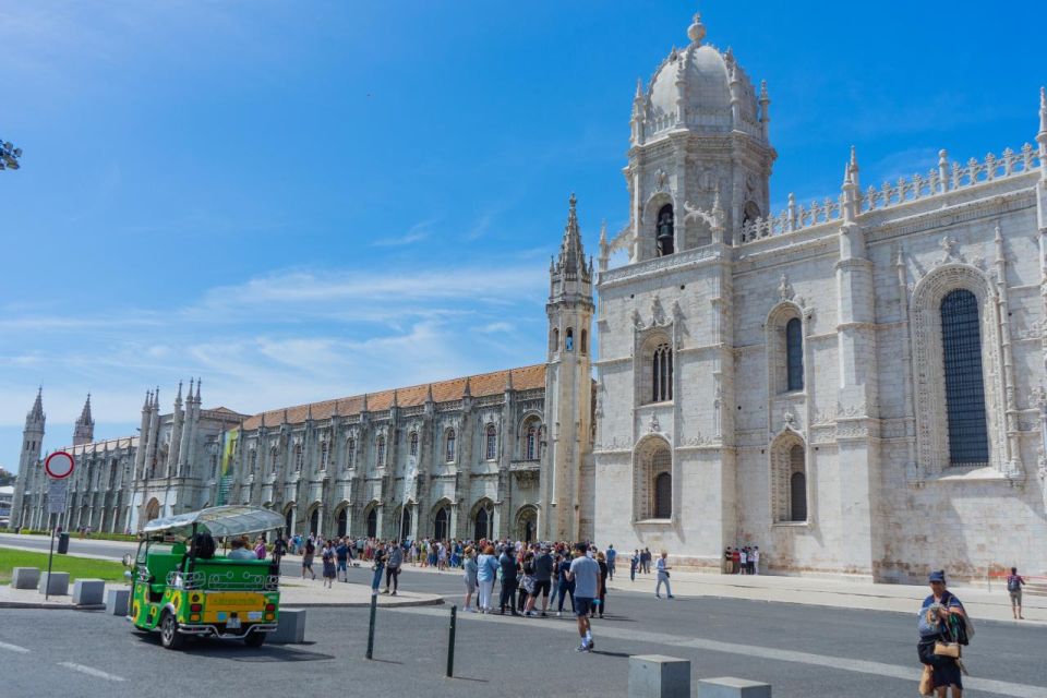 Lisbon Tuk-Tuk Tour + 3 Food and Wine Tastings - Private Group Experience