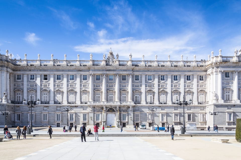 Madrid: Royal Palace Guided Tour With Skip-The-Line Entry - Tips for an Enjoyable Experience