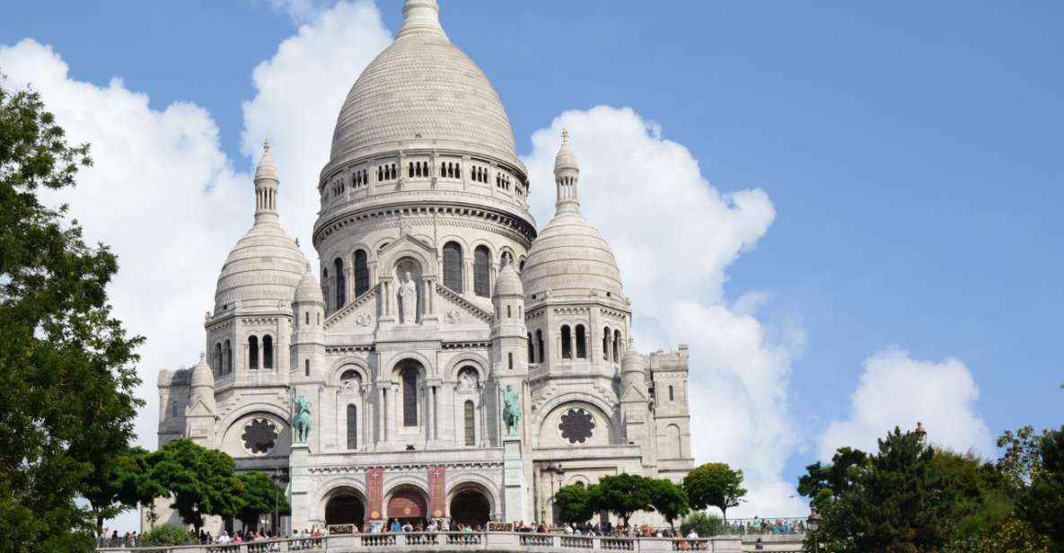 Montmartre: First Discovery Walk and Reading Walking Tour - Group Size Requirements