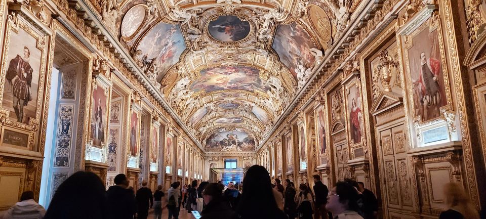 Paris: Louvre Museum Guided Tour of Famous Masterpieces - Personalized Small Group