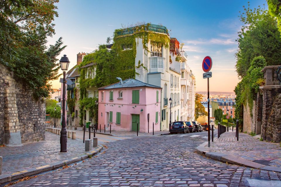 Paris Montmartre: Walking Tour With Audio Guide on App - Discounts for Groups