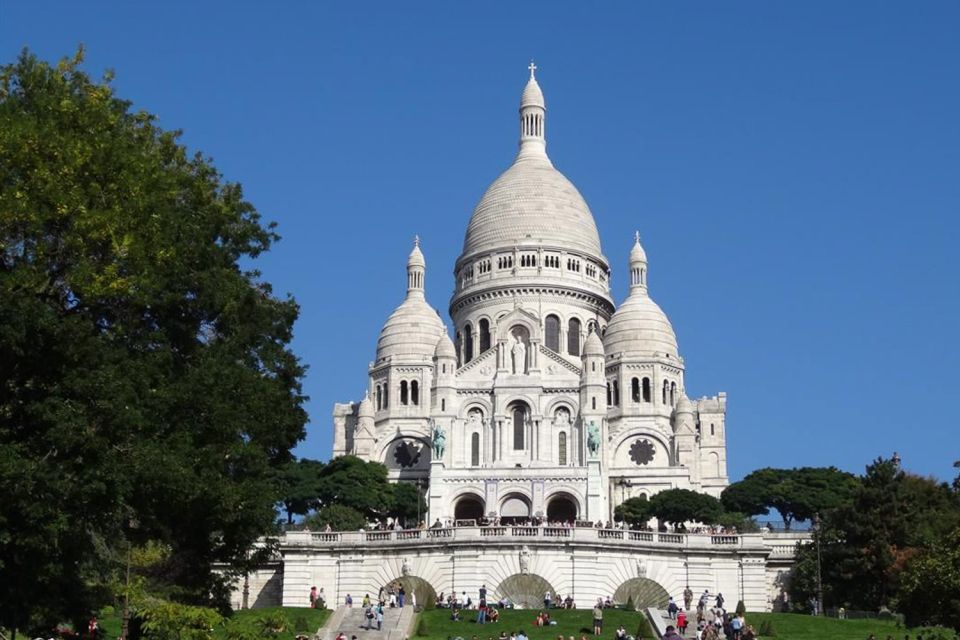 Paris: Private Walking Tour in English - Seine River Walk and Pedestrian Bridge