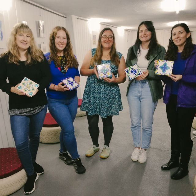 Porto: Tile-Painting Workshop With Glass of Port - Souvenir and Tradition