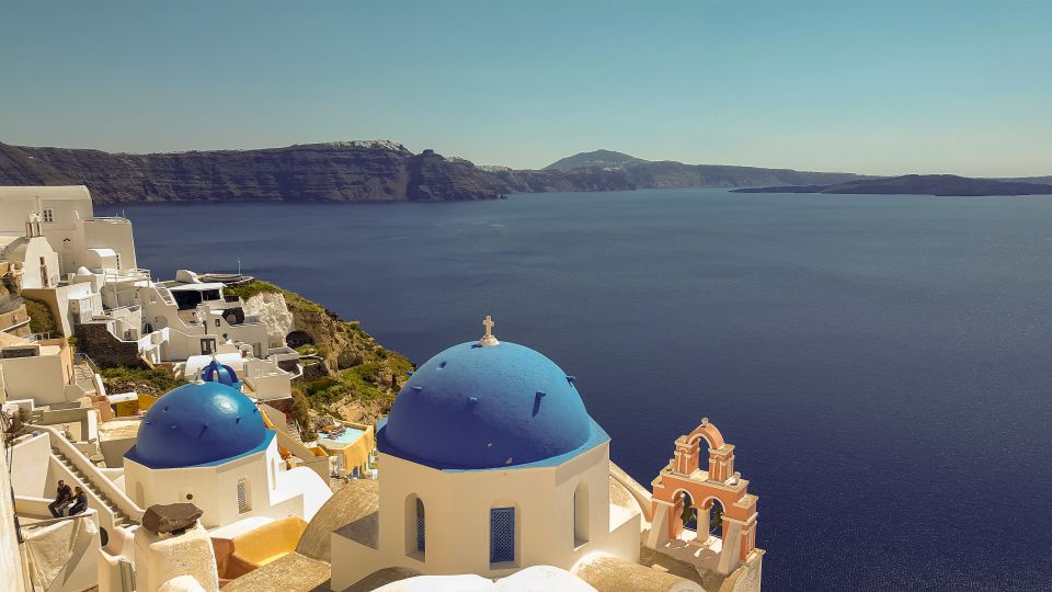 Santorini: Private Sunrise Tour With Breakfast and Oia Visit - Explore Oia and Pyrgos Village