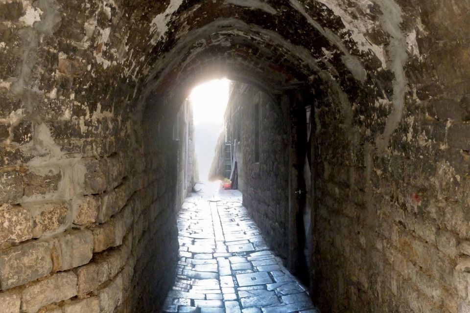 Split: Game of Thrones Tour With Diocletians Palace Cellar - Immerse in Game of Thrones History