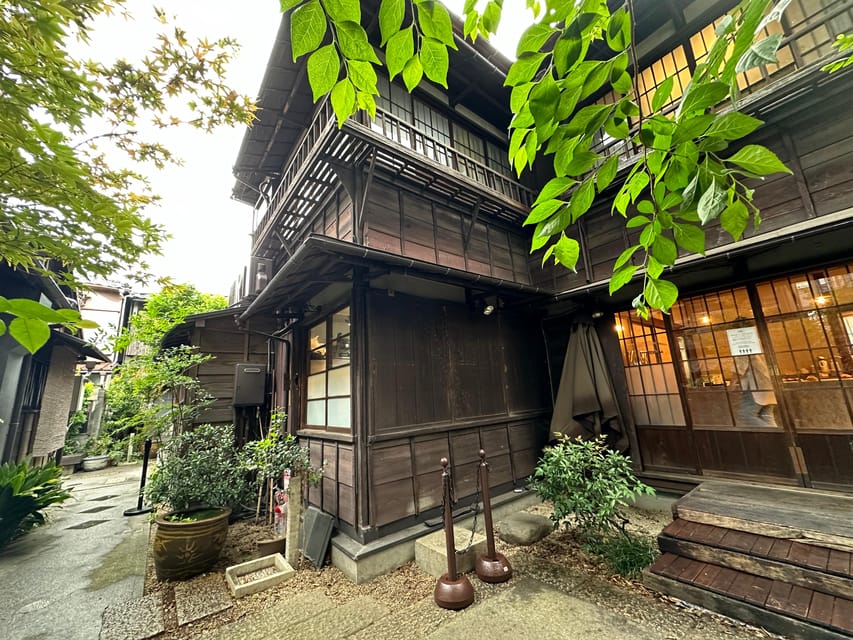 Tokyo Old Traditional Town~Yanaka , Nezu & Ueno Sakuragi - Vending Machine Experience