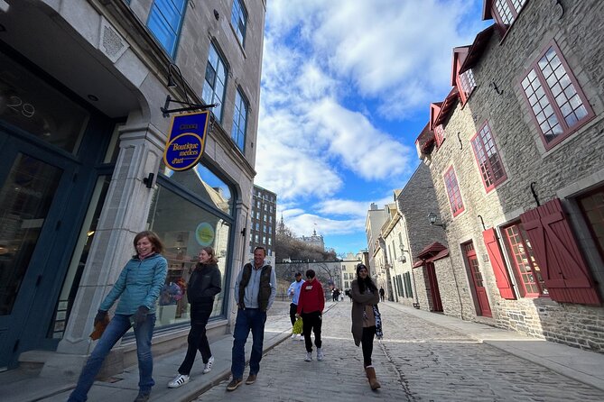 Walking Tour: Crimes, Revelations & Anecdotes in Quebec - Guide and Group Size