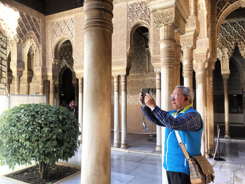 Alhambra and Nasrid Palaces and Local Food Experience - Key Points