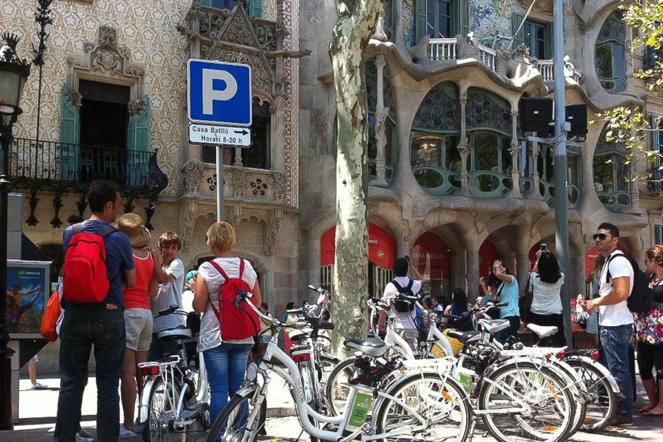 Barcelona: Private 5 Neighborhoods Tour by Electric Bike - Key Points