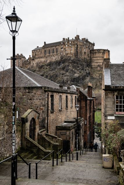 Edinburgh: Walking Tour / Treasure Hunt (App Led) - Key Points