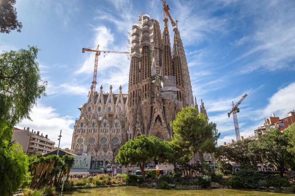 Gaudí Private Tour: Must-See Sites & Hidden Modernism Gems - Key Points