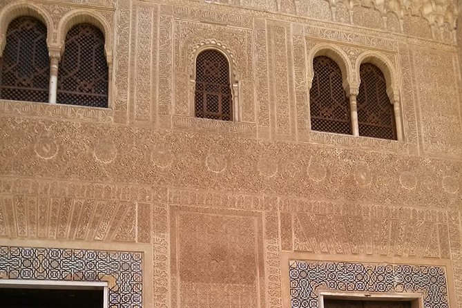 Going to Alhambra? 3 Hrs Private Tour! Skip the Long Lines to Visit the Alhambra - Tour Overview