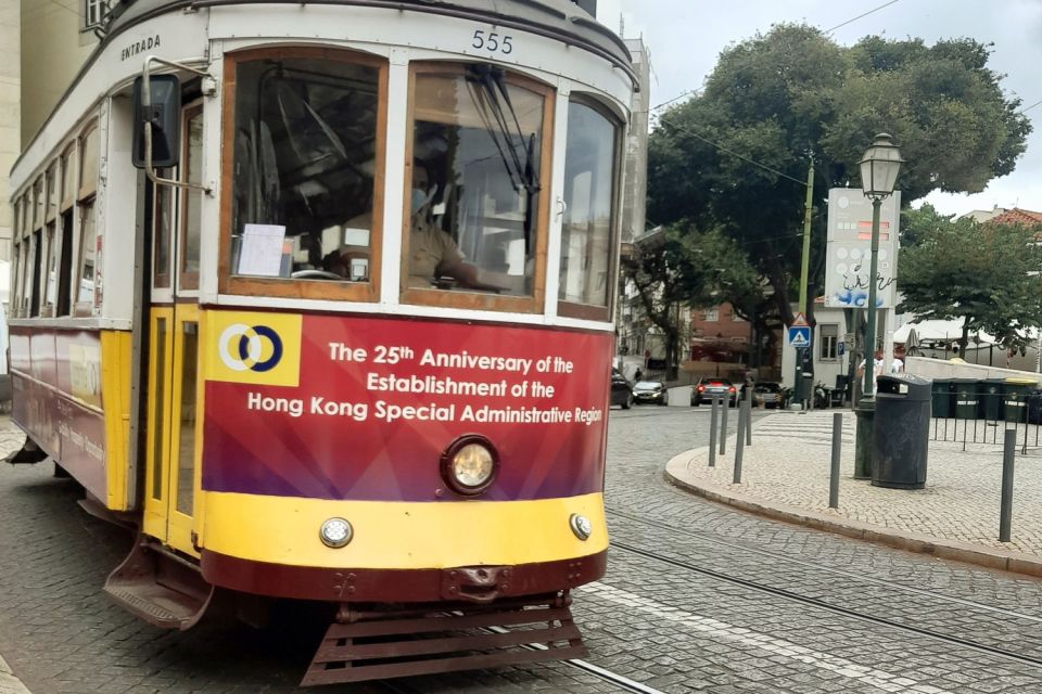 Lisbon: 1,5 Hours Historical Tuk Tour for Two Persons. - Key Points