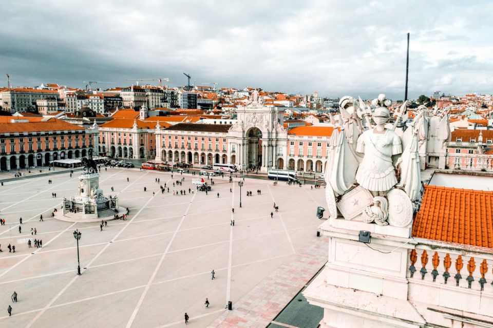 Lisbon: Express Walk With a Local in 60 Minutes - Activity Overview