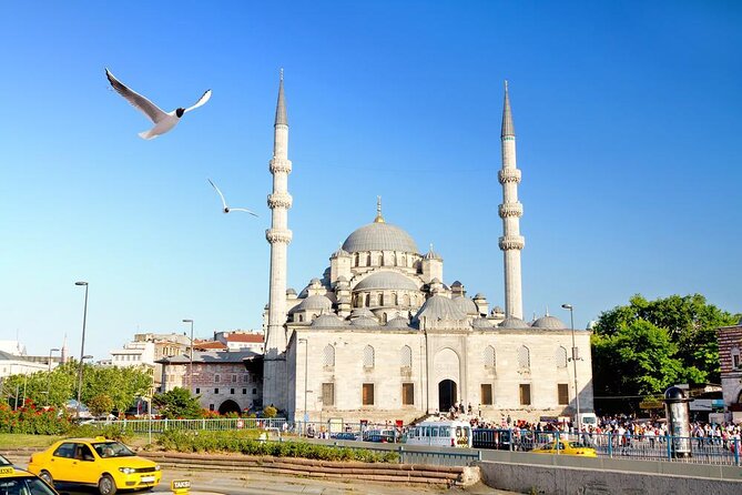 Local Food, History and Hidden Places Walking Tour in Istanbul - Key Points