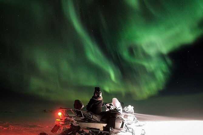 Northern Lights Snowmobile Hunt - Key Points