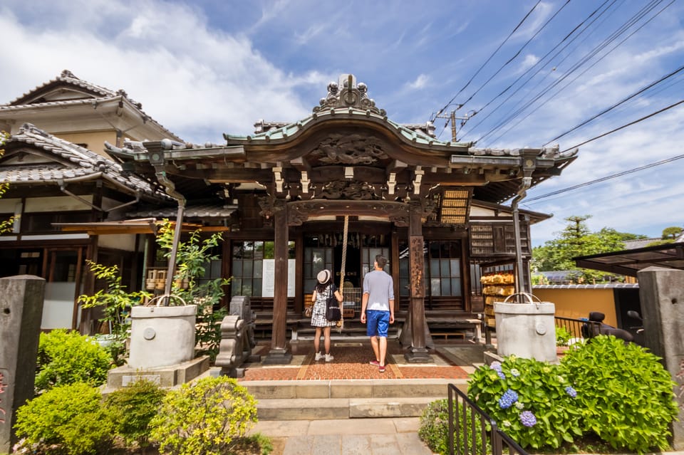 Old and Nostalgic Tokyo: Half-Day Yanaka Walking Tour - Key Points