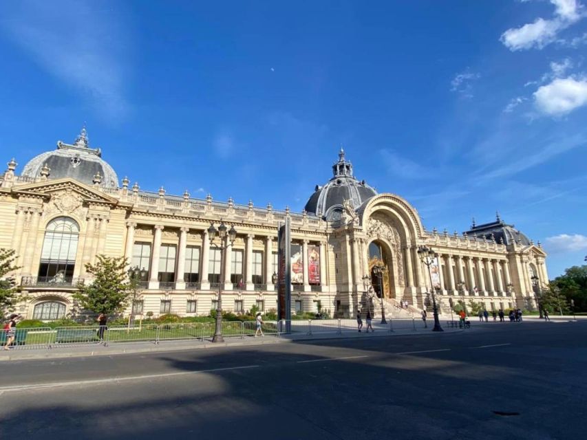 Paris: Guided Treasure Hunt Along the Seine River - Key Points