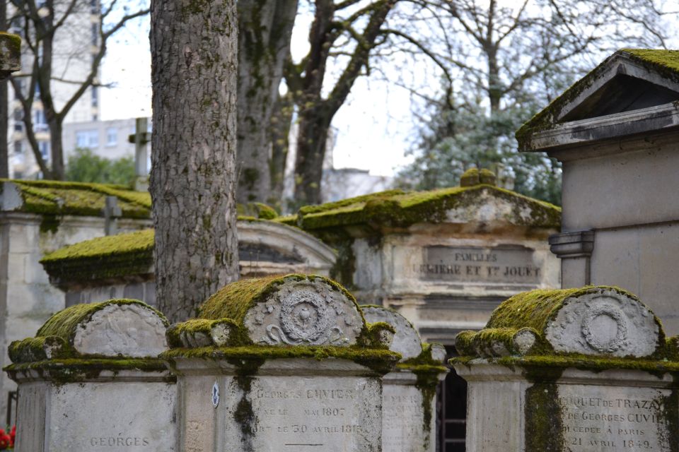 Paris: Pere Lachaise Cemetery Guided Tour in English - Key Points