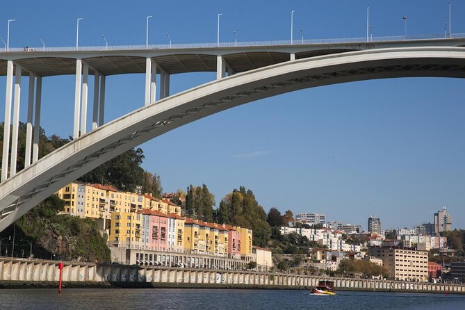 Porto: Private 6 Bridges Tour by Yacht - Key Points