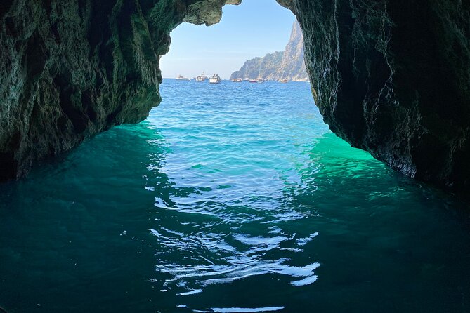 Private Tour of the Island of Capri by Boat and Visit to the Caves - Key Points