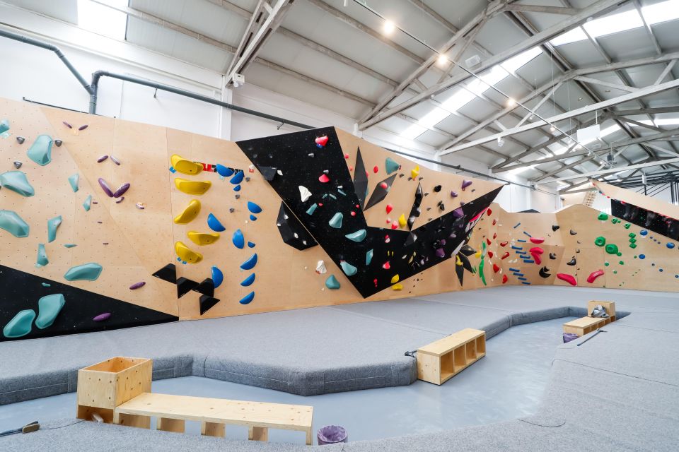 Proa Climbing Center: Indoor Climbing Gym Experience - Key Points