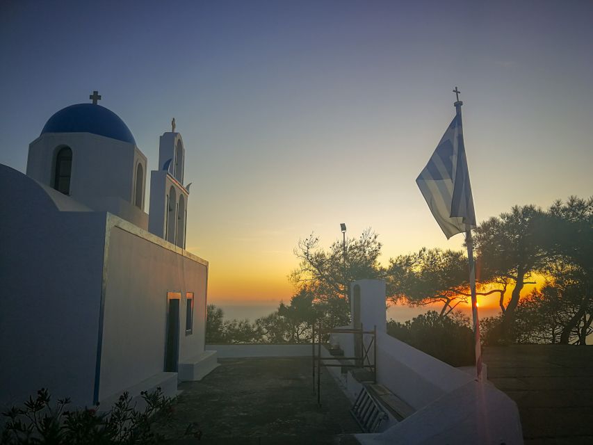 Santorini: Private Sunrise Tour With Breakfast and Oia Visit - Key Points