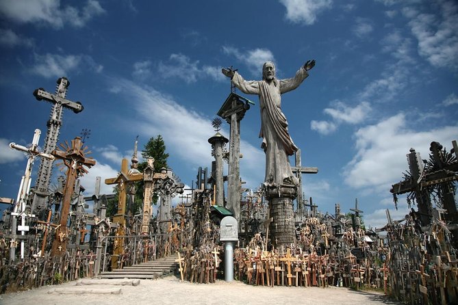 Sunrise at the Hill of Crosses - 2 Countries in 1 Day - Key Points