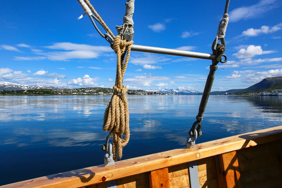 Tromsø: Arctic Light Evening Cruise With Fish Soup - Key Points