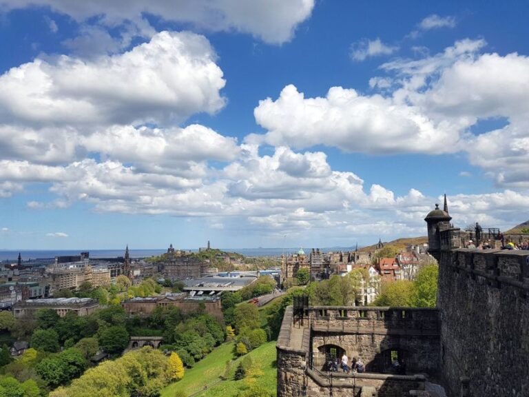 Edinburgh Castle: Guided Tour With Live Guide Tour Overview