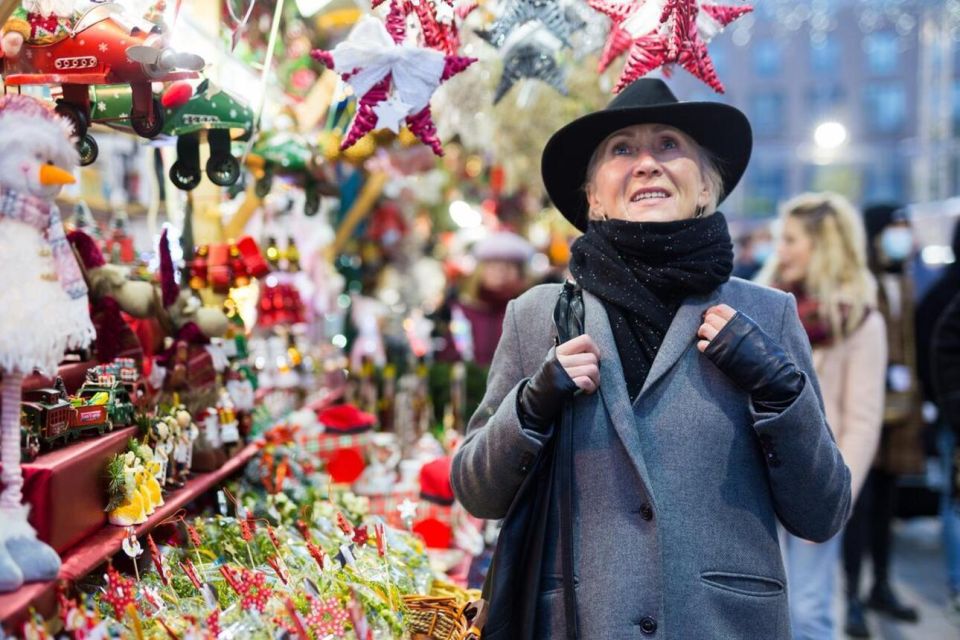 Enchanting Christmas Walk Through Inverness - Bask in Holiday Magic