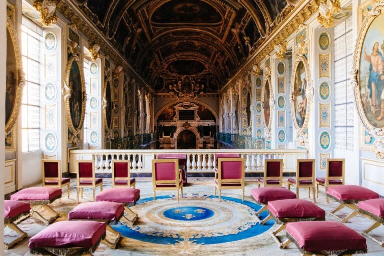 Fontainebleau: Fontainebleau Palace Private Guided Tour Activity Overview