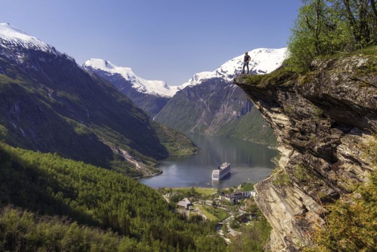 Geiranger: Bus Tour With Multilingual Audio Guide Tour Overview