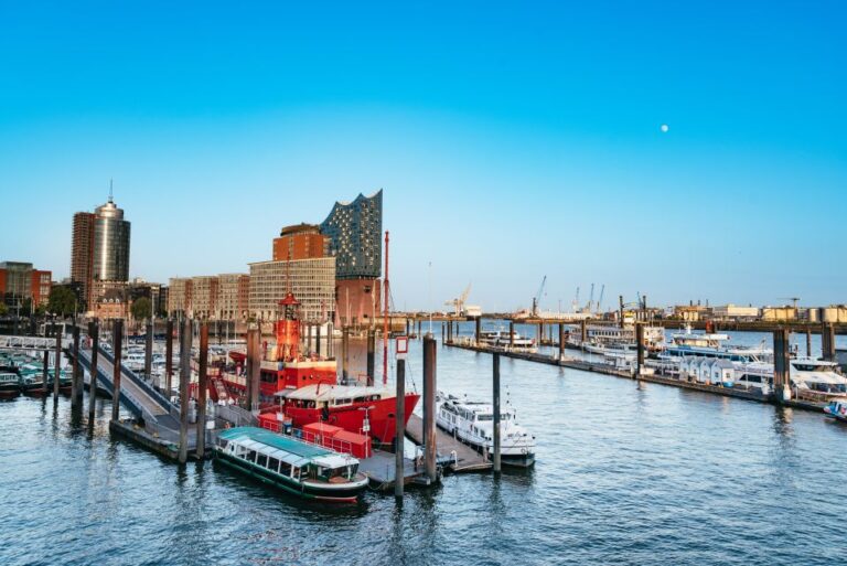 Hamburg: 1.5 Hour Grand Harbor Evening Lights Cruise Discover Speicherstadts Illuminated Waterways