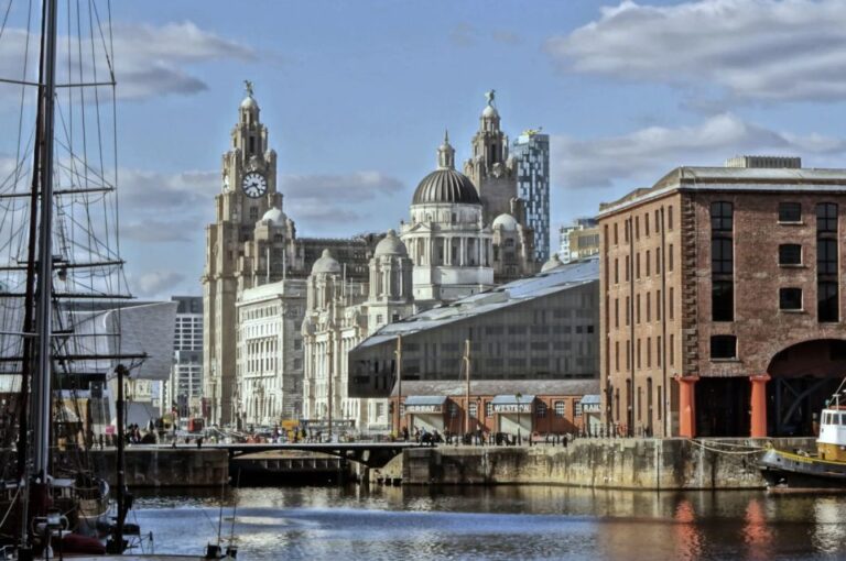 Liverpool: Pirate Pub Crawl & Boat Tour Activity Details