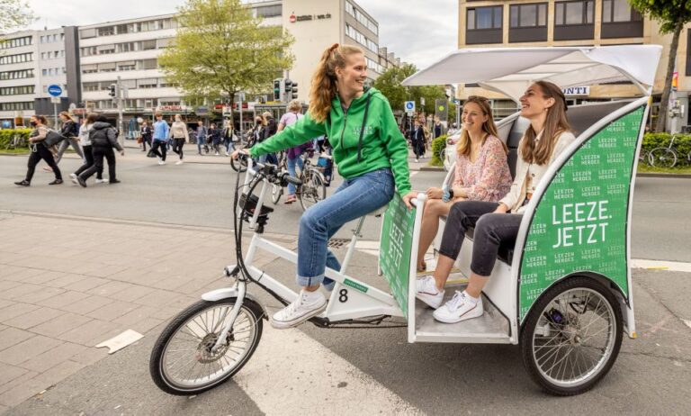 Münster: Private Guided Rickshaw City Tour Tour Details