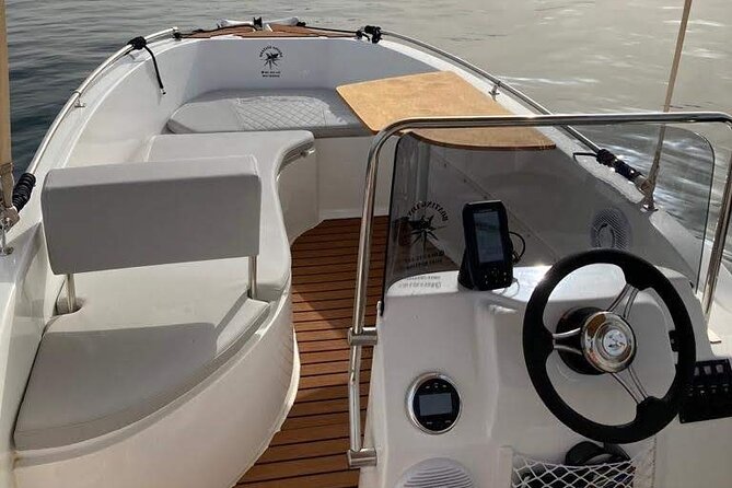 Unlicensed Boat Rental in Puerto Banús, Marbella. - Overview and Location